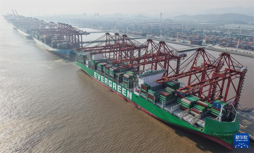 Porto de Ningbo-Zhoushan torna-se primeiro porto do mundo com movimentação anual de carga superior a 1,4 bilhão de toneladas
