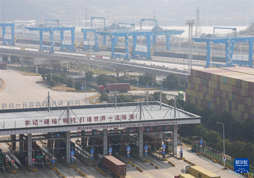 Porto de Ningbo-Zhoushan torna-se primeiro porto do mundo com movimentação anual de carga superior a 1,4 bilhão de toneladas