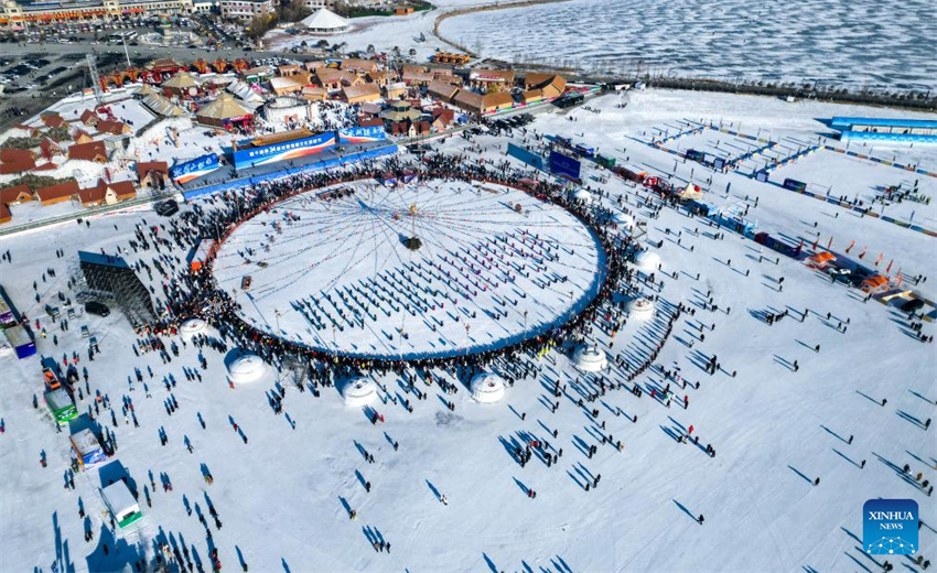 24º Festival Cultural e Turístico de Pesca e Caça no Gelo e na Neve do Lago Chagan inicia em Jilin