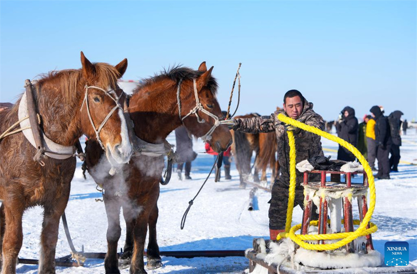 24º Festival Cultural e Turístico de Pesca e Caça no Gelo e na Neve do Lago Chagan inicia em Jilin