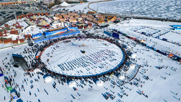 24º Festival Cultural e Turístico de Pesca e Caça no Gelo e na Neve do Lago Chagan inicia em Jilin