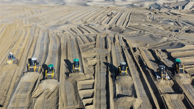 Inverno rigoroso não freia avanço do combate à desertificação no Deserto Taklamakan