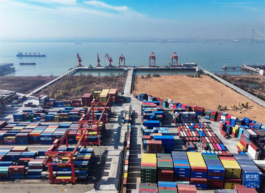 Comércio exterior da China bate recorde em 2025 e mantém crescimento por nove anos consecutivos