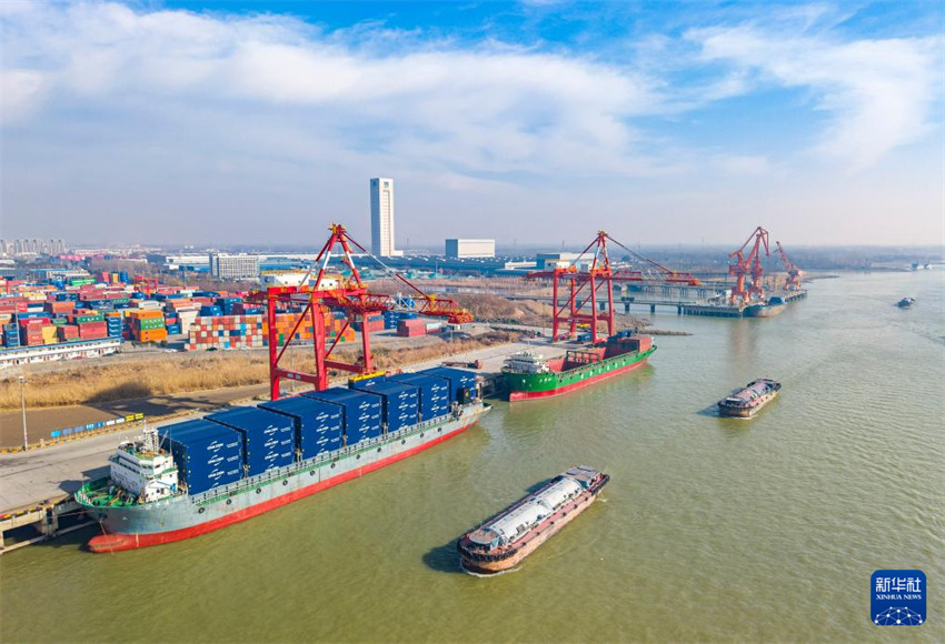 Comércio exterior da China bate recorde em 2025 e mantém crescimento por nove anos consecutivos