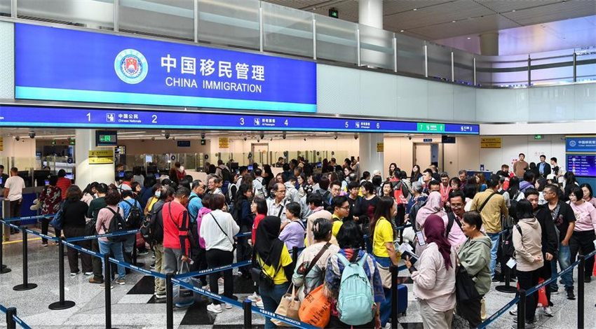 Primeiro mês de operações alfandegárias especiais em toda a ilha de Hainan impulsiona a conveniência para passageiros