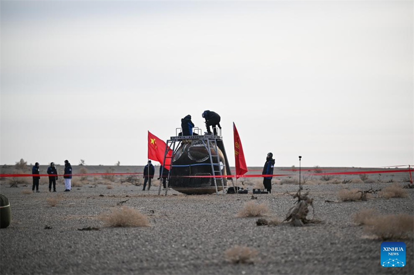Cápsula de retorno da Shenzhou-20 pousa na Terra