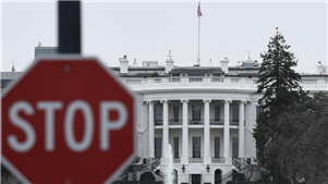 Trump ameaça impor tarifas de 10% a oito aliados da OTAN devido a tensões na GroenlândiaEm um comunicado na rede Truth Social, Trump anunciou que, a partir de 1º de fevereiro de 2026, os Estados Unidos aplicariam novas tarifas sobre produtos de oito nações europeias.