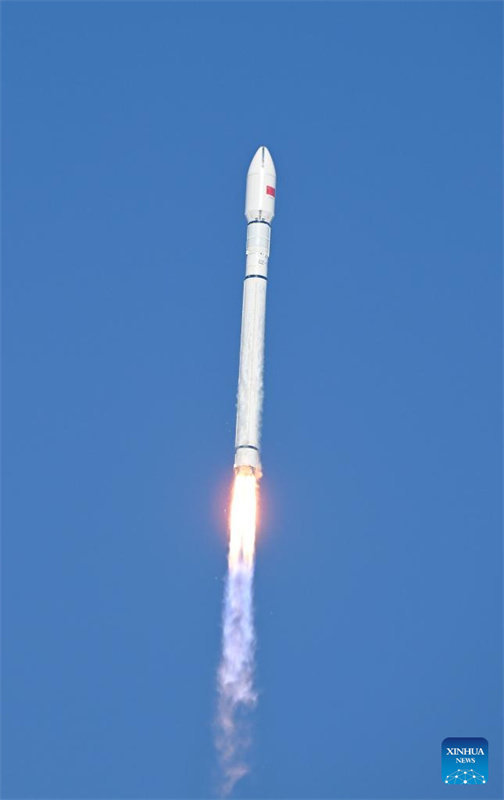 China lança novo grupo de satélites de internet