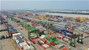 Comércio entre China e Países de Língua Portuguesa atinge US$ 205,18 bilhões de janeiro a novembro de 2025O comércio entre a China e os países de língua portuguesa alcançou US$ 205,18 bilhões de janeiro a novembro de 2025, uma queda de 1,66% em relação ao ano anterior.