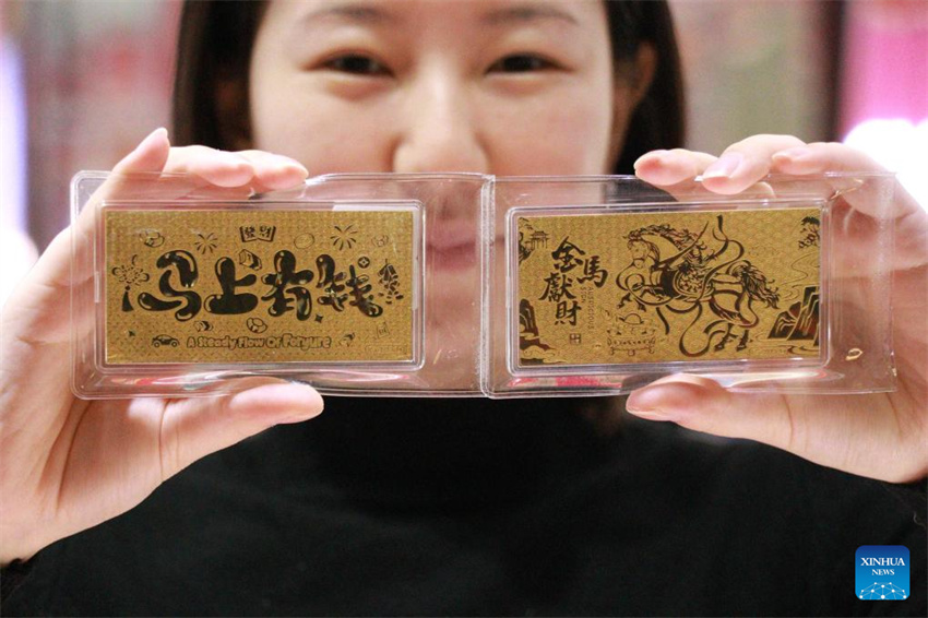 Galeria: produtos de ouro com o tema do Ano do Cavalo