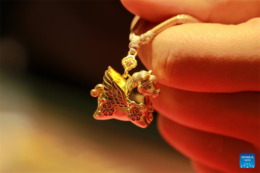 Galeria: produtos de ouro com o tema do Ano do Cavalo