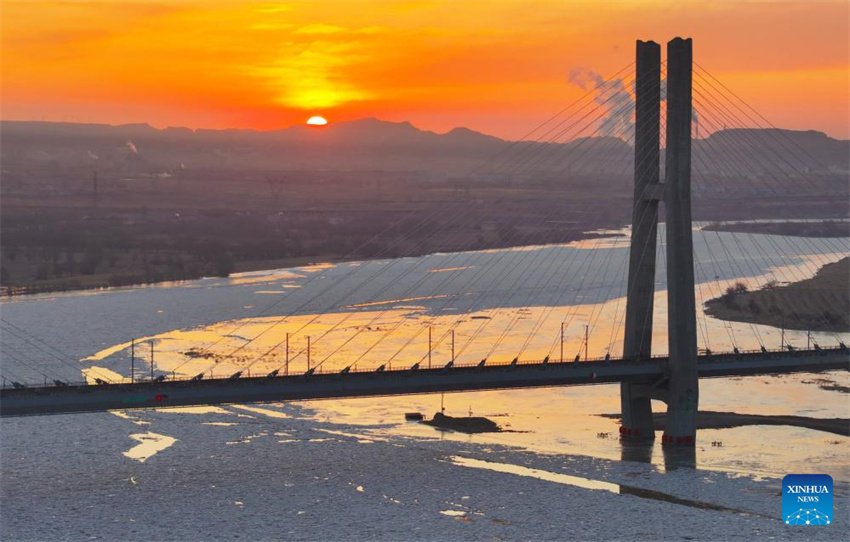 Galeria: Rio Amarelo congelado em meio a vaga de frio