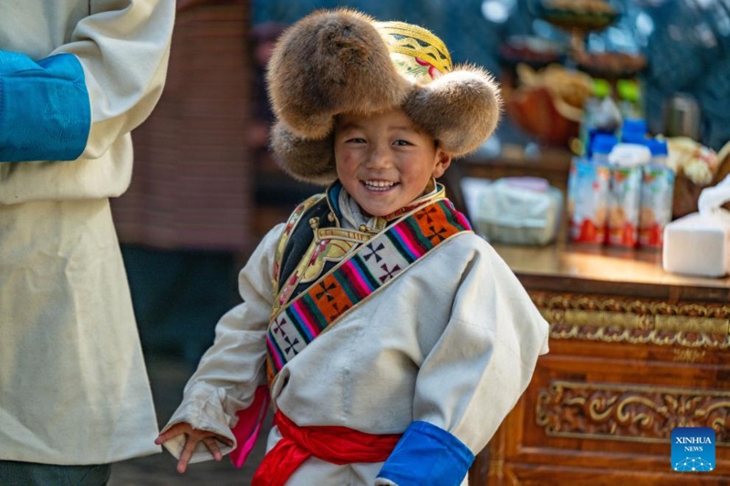 Aldeões tibetanos comemoram Ano Novo dos agricultores