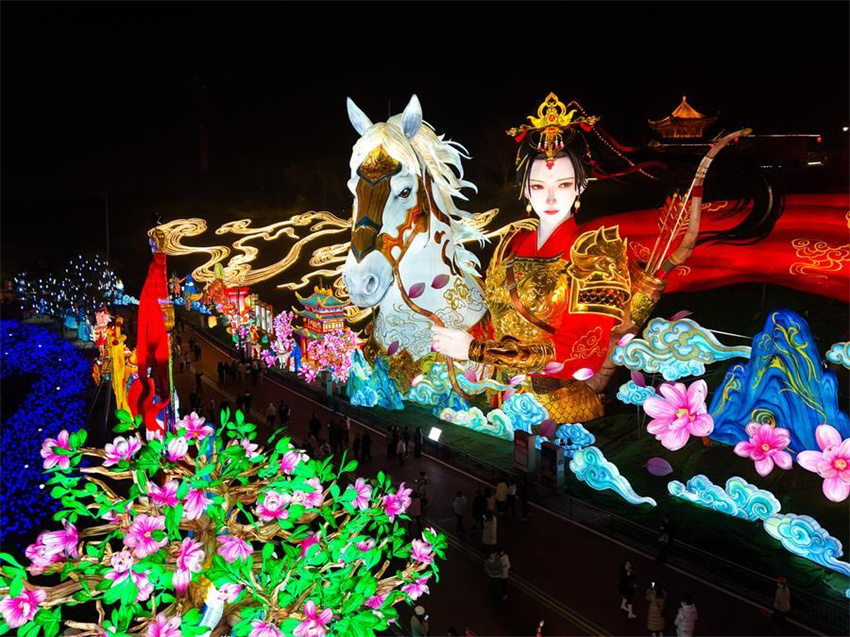 Festival anual icônico de lanternas tem início em Sichuan