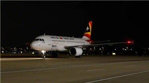 Inaugurada rota aérea direta entre Fuzhou, na China, e Dili, Timor-Leste, com tempo de viagem reduzido para 6 horasEm 24 de janeiro, um voo de Dili, transportando 67 passageiros, aterrissou no Aeroporto Internacional Changle em Fuzhou, oficialmente inaugurando a segunda rota direta de passageiros entre China e Timor-Leste.