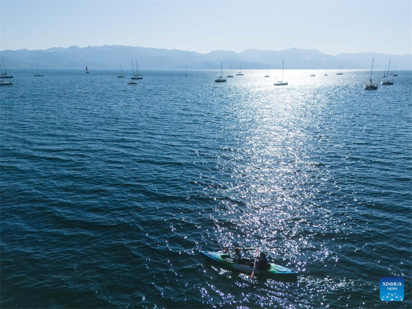 Galeria: paisagem do Lago Fuxian na cidade de Yuxi, província de Yunnan
