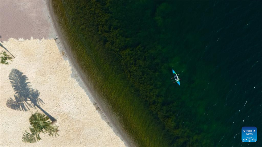 Galeria: paisagem do Lago Fuxian na cidade de Yuxi, província de Yunnan