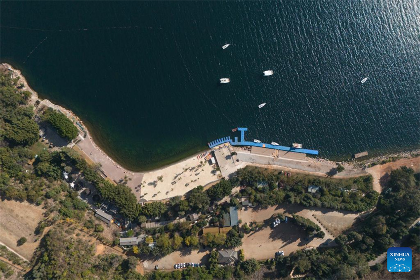 Galeria: paisagem do Lago Fuxian na cidade de Yuxi, província de Yunnan