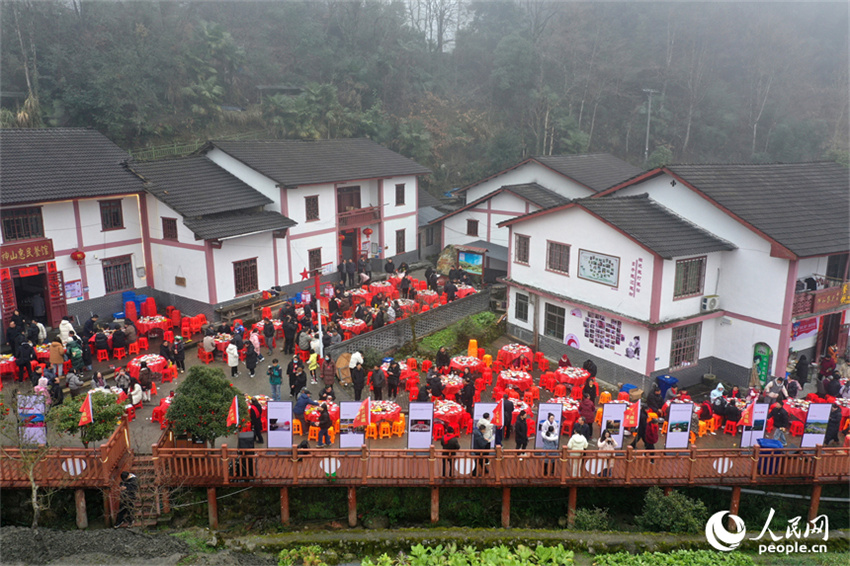 Jinggangshan: aldeia de Shenshan recebe visitantes com banquete tradiconal