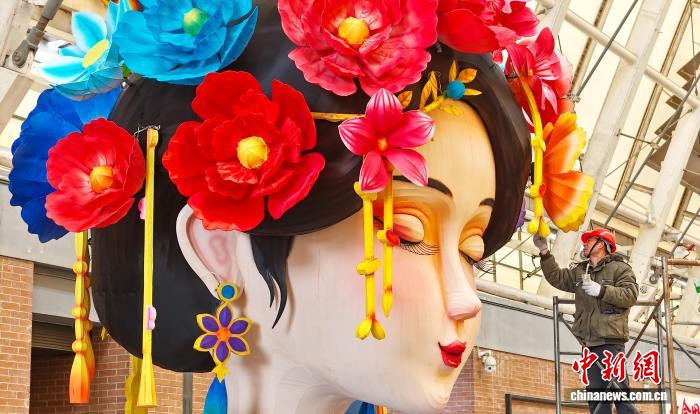 Shandong: artesãos aceleram a produção de lanternas para receber o Ano Novo Chinês