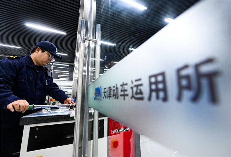 Operários de manutenção de trens-bala garantem segurança das viagens durante Festival da Primavera