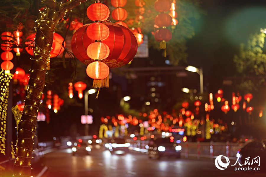 Xiamen se ilumina para receber Ano do Cavalo