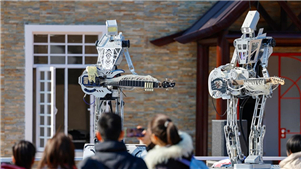 Boom de serviços de curto prazo aumenta demanda por robôs humanoidesRecentemente, robôs humanoides passaram a se tornar presença comum em eventos comerciais, encontros corporativos e celebrações culturais em toda a China.