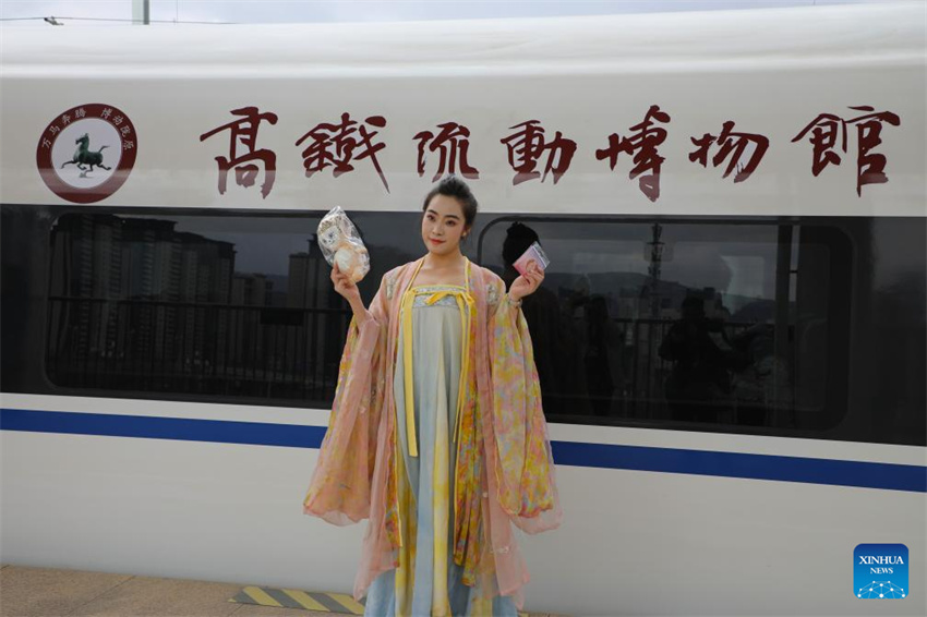 Museus móveis levam patrimônio cultural de Gansu até ao interior dos trens