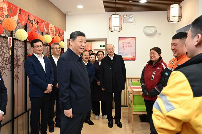 Xi Jinping visita pessoas em Beijing antes da Festa da Primavera