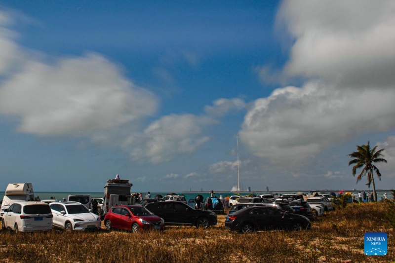 China completa primeira recuperação da cápsula de retorno de espaçonave a partir do mar