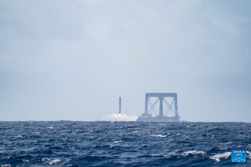 China completa primeira recuperação da cápsula de retorno de espaçonave a partir do mar