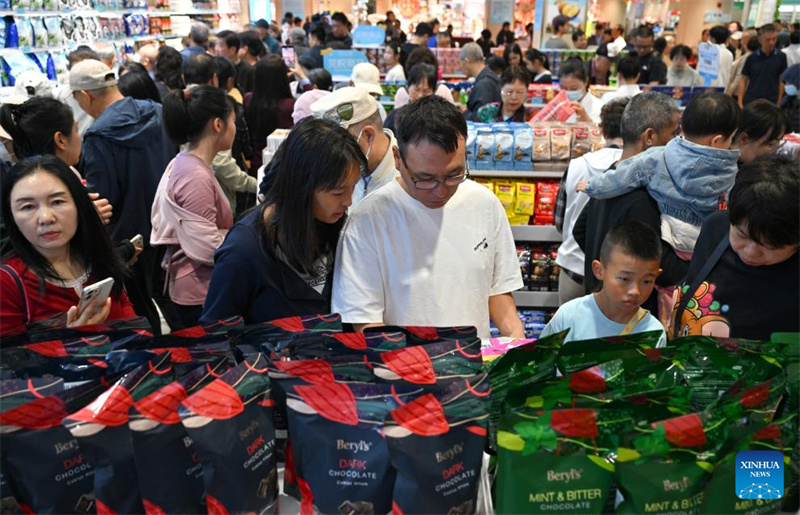 Inaugurada primeira leva de lojas duty-free de bens de consumo diário para moradores da ilha de Hainan