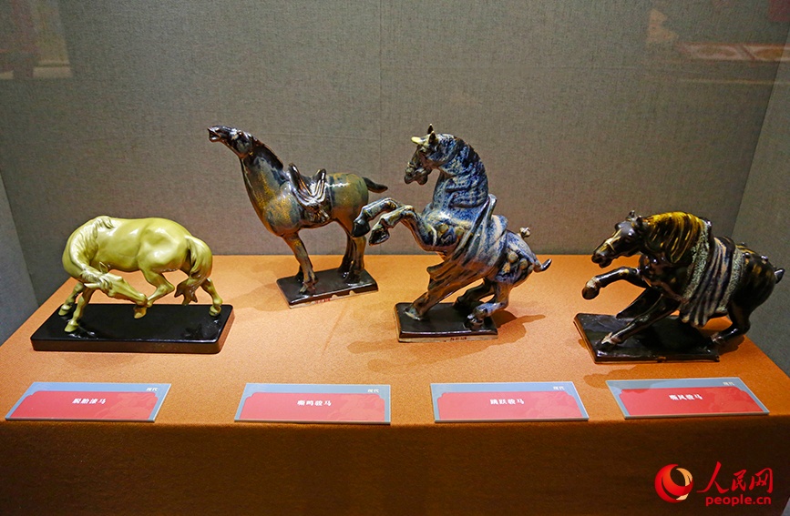 Museu de Tianjin apresenta exposição especial do Ano do Cavalo