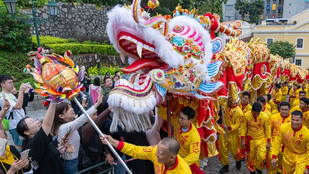 Macau inaugura Ano do Cavalo com desfile festivo