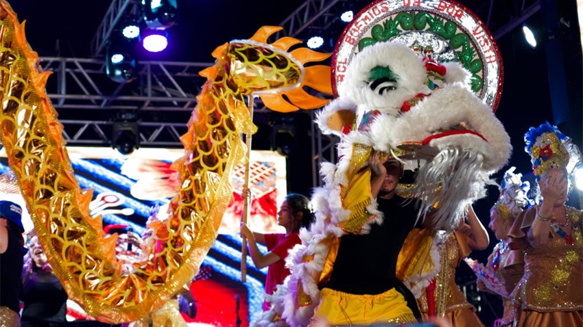 Quando o Carnaval do Brasil encontra o Ano Novo Chinês