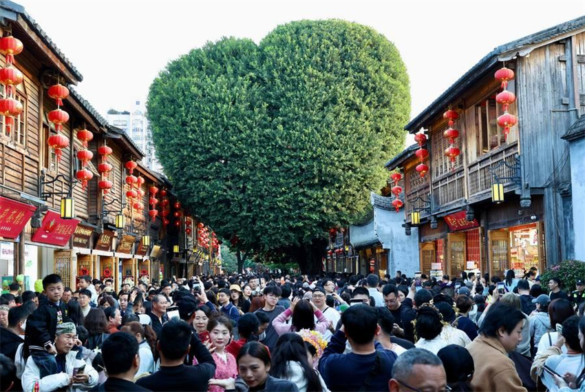 Taxa de consumo na China registra início promissor no Ano do Cavalo