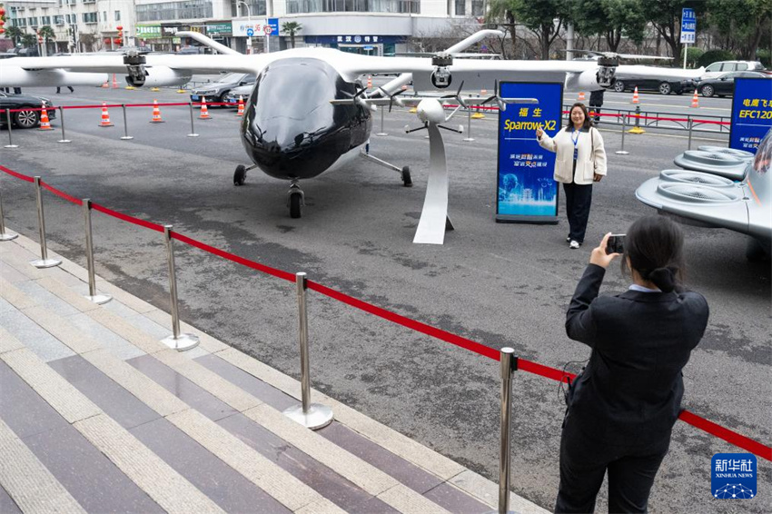 Diversos eVTOL e robôs humanoides fazem estreia em Wuhan