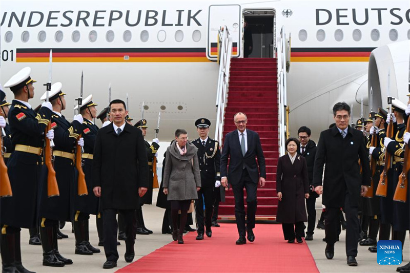 Chanceler alemão Friedrich Merz chega a Beijing para visita oficial