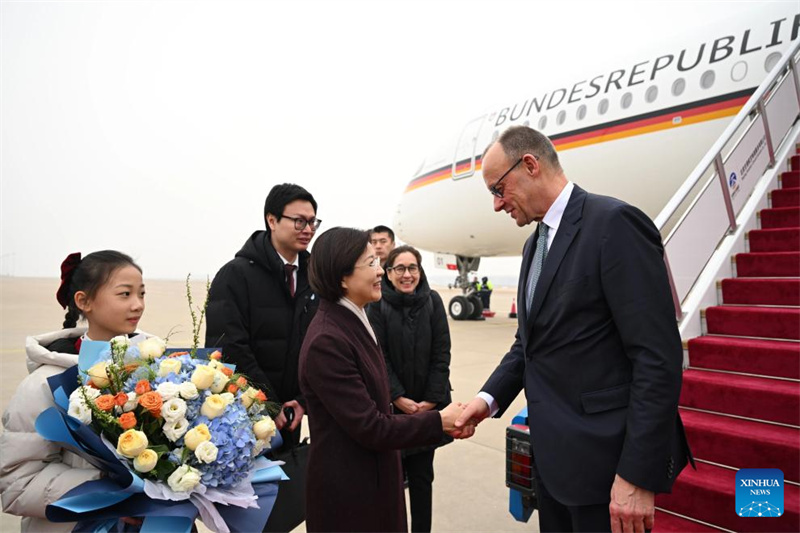 Chanceler alemão Friedrich Merz chega a Beijing para visita oficial