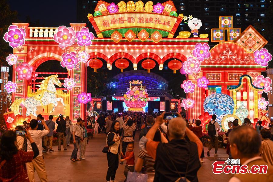 Luzes iluminam Guangzhou no preâmbulo do Festival das Lanternas