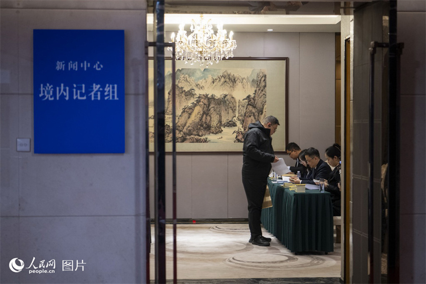 Centro de imprensa para as Duas Sessões anuais da China é inaugurado