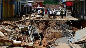 Número de mortos sobe para 61 devido às fortes chuvas no sudeste do Brasil, com 13 ainda desaparecidosAs fortes chuvas que atingem a Zona da Mata, no estado de Minas Gerais, no sudeste do Brasil, deixaram pelo menos 61 mortos, enquanto 13 pessoas continuam desaparecidas.