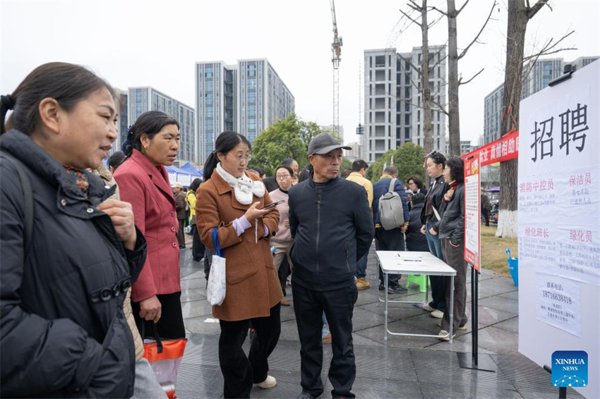 Diversos tipos de feiras de emprego são realizadas em toda a China