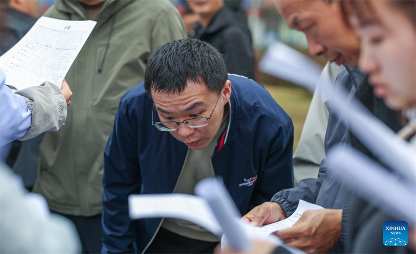 Diversos tipos de feiras de emprego são realizadas em toda a China