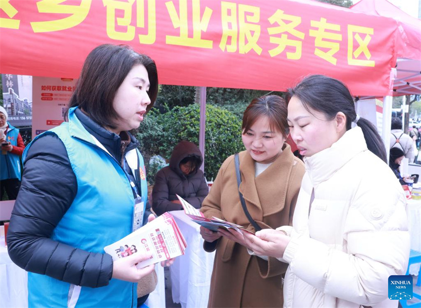 Diversos tipos de feiras de emprego são realizadas em toda a China