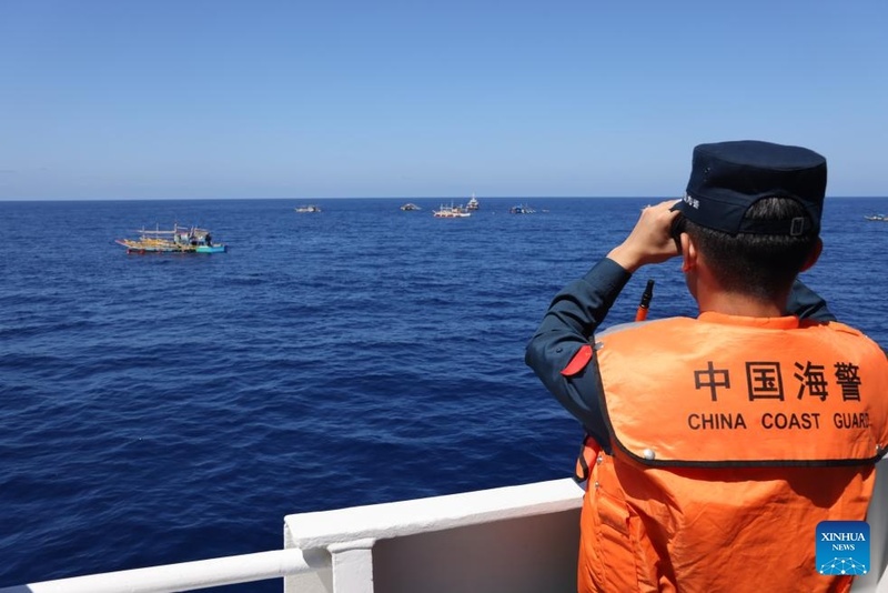 Guarda Costeira da China expulsa navios filipinos que invadiram ilegalmente águas de Huangyan Dao