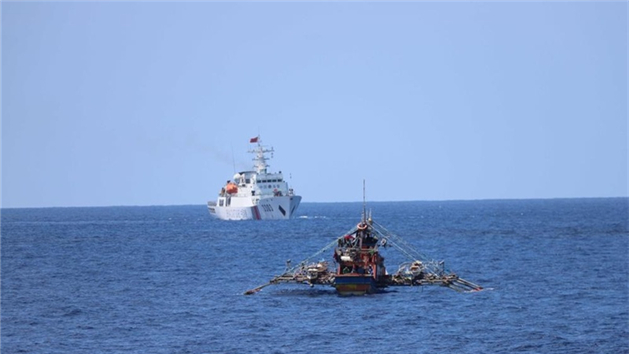 Guarda Costeira da China expulsa navios filipinos que invadiram ilegalmente águas de Huangyan Dao