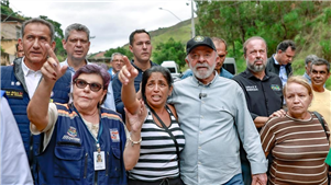 Lula anuncia moradias gratuitas para desabrigados pelas chuvas em Minas Gerais, que já deixaram 71 mortosO presidente brasileiro Luiz Inácio Lula da Silva visitou no último sábado cidades afetadas pelas fortes chuvas na Zona da Mata, região de Minas Gerais (sudeste).