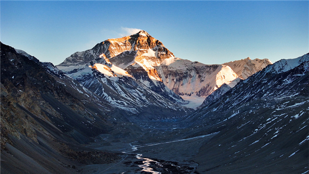 Número de visitantes na área cênica do Monte Qomolangma durante o Festival da Primavera bate recorde