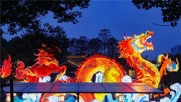 Nanjing brilha em um mar de luzes na véspera do Festival das Lanternas